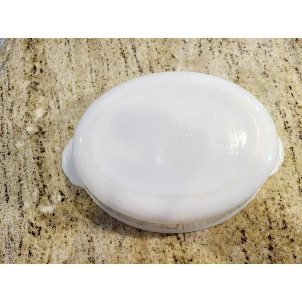 VTG Fire King Milk Glass 1-2Qt Casserole Dish With Lid #467. Reverse Label.